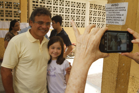 PREFEITO VOTA NA ESCOLA JOSÉ VERÍSSIMO
