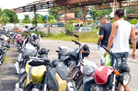 Semob realiza leilão público - 14/10/2014 Crédito: Tássia Barros