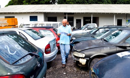 Semob realiza leilão público - 14/10/2014 Crédito: Tássia Barros