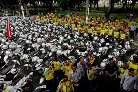 ENTREGA DE PERMISSÃO PARA MOTOTAXISTAS E PONTOS DE TAXI