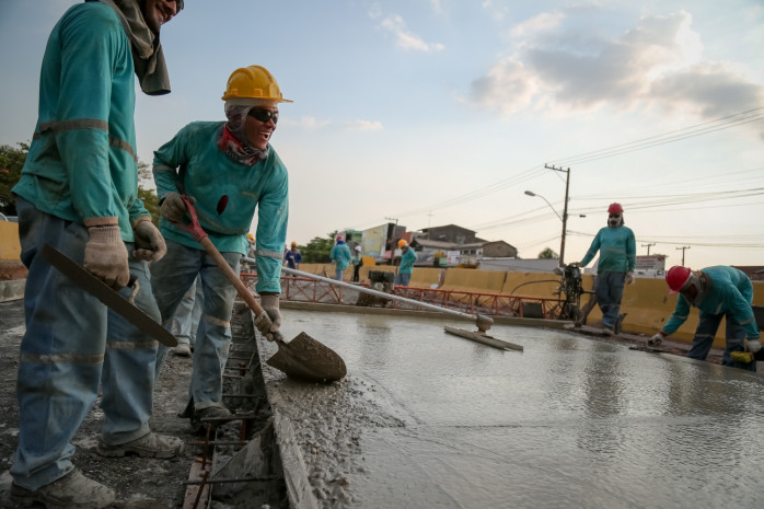 2015-11-25 BELÉM-BRT- OBRAS DO BRT AVANÇAM PELA AUGUSTO MONTENEGRO. TERMINAL DO MANGUEIRÃO, TRECHO DA OBRA DO CONJUNTO GLEBA -FOTO UCHÔA SILVA/COMUS
