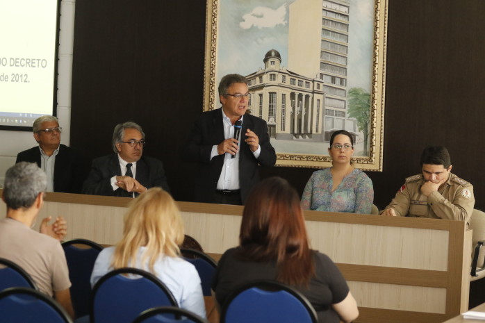 2018.06.29 - PA - Belém - Brasil: Prefeito Zenaldo Coutinho participa de audiência pública para tratar sobre regulamentação de construção de passarelas em vias públicas.