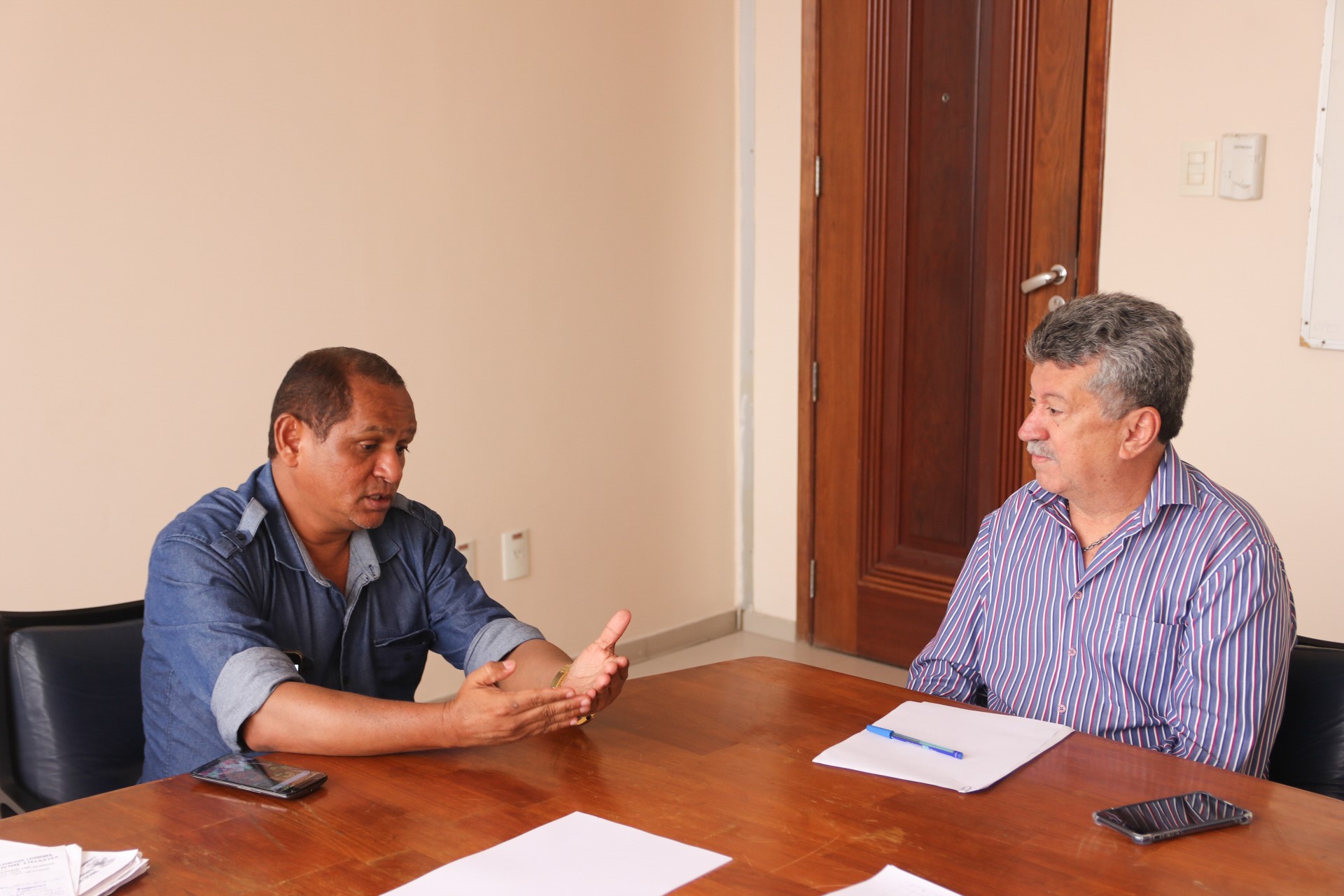 Na foto: Ronyvaldo Souza Andrade e do Superintendente da Semob, Gilberto Barbosa